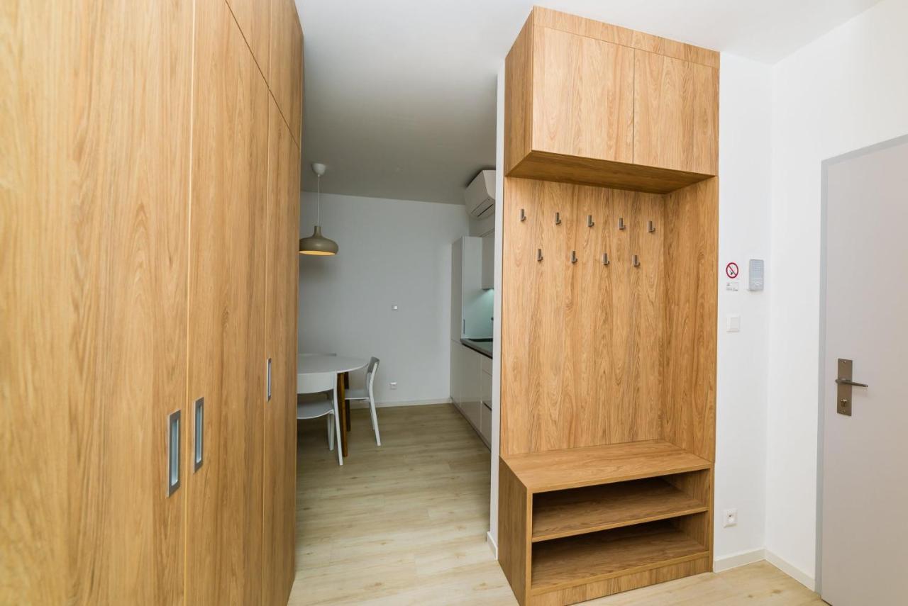City Castle Apartments Free Parking ブラチスラヴァ エクステリア 写真