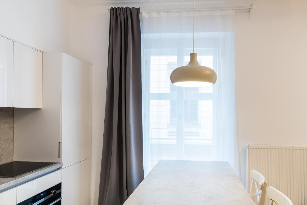 City Castle Apartments Free Parking ブラチスラヴァ エクステリア 写真